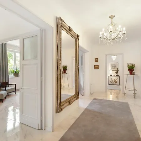 - - Sleeps 5 - Seaside * Cannes