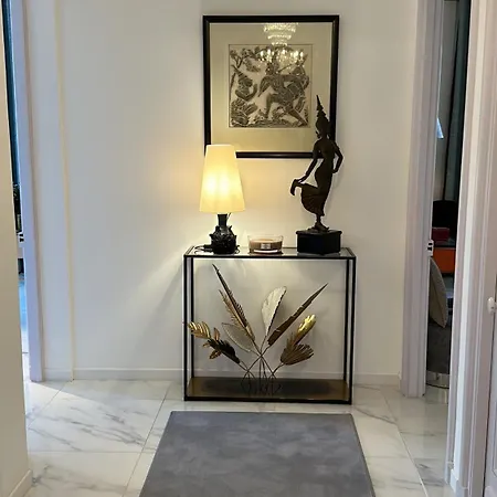 - - Sleeps 5 - Seaside