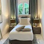 - - Sleeps 5 - Seaside Appartement