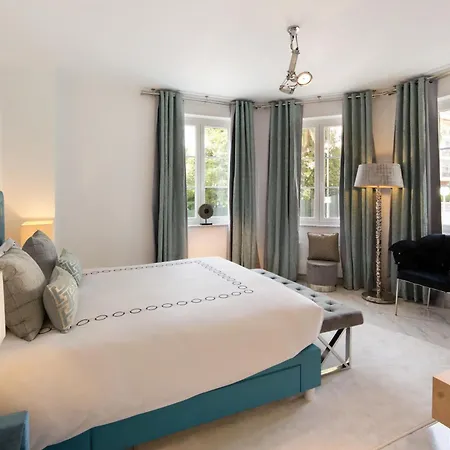 - - Sleeps 5 - Seaside *