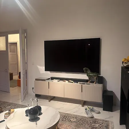 - - Sleeps 5 - Seaside *